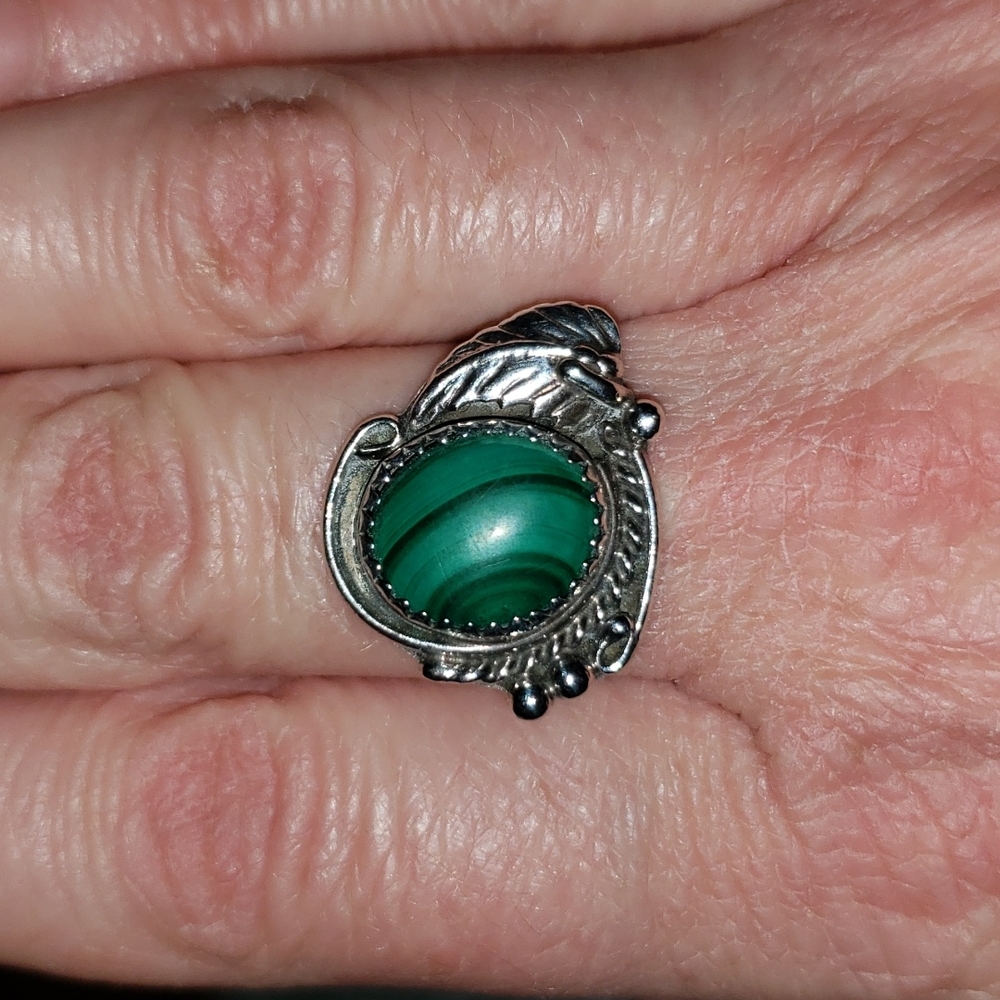 GUC Malachite Feather Ring, Size 5.5 - Picture 6 of 6
